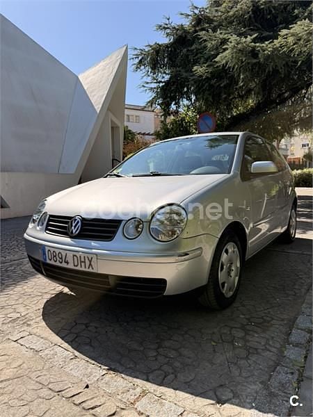 Usado VW Polo Match 75 CV (55 kW) 2005 Gris / plata Utilitario