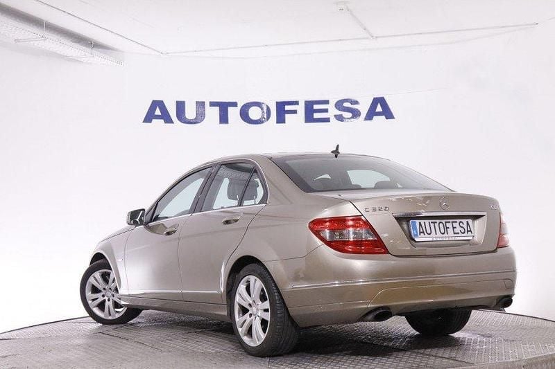 Usado Mercedes C320 224 CV (164 kW) 2009 Champagne Berlina