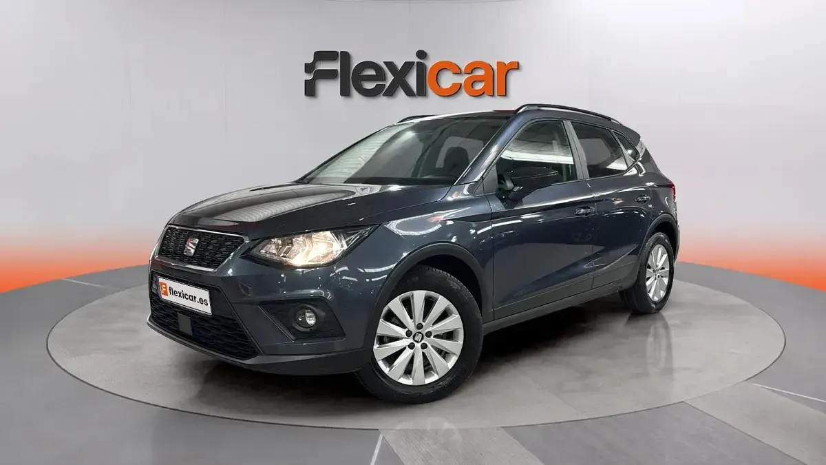 Usado Seat Arona Ecomotive 110 CV (80 kW) 2021 Gris SUV