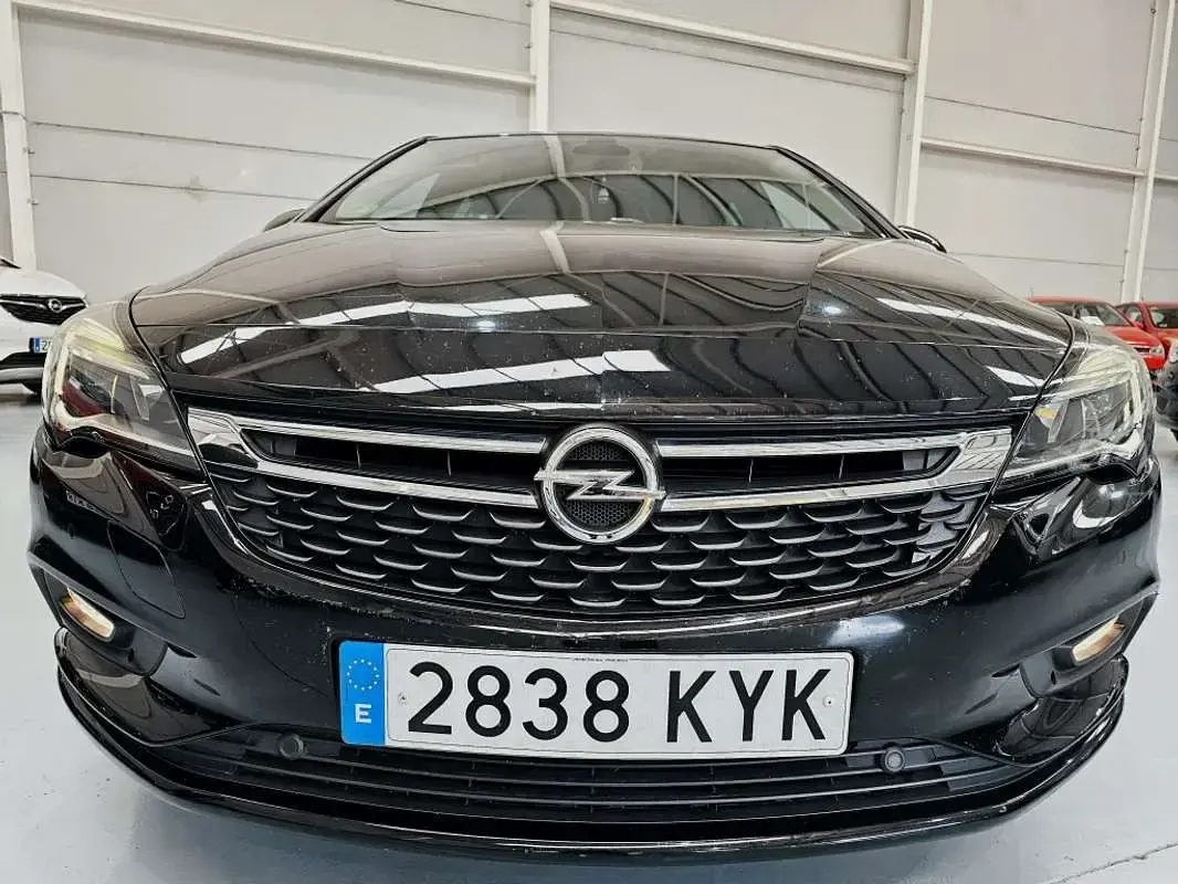 Usado Opel Astra S 110 CV (80 kW) 2019 Negro Utilitario