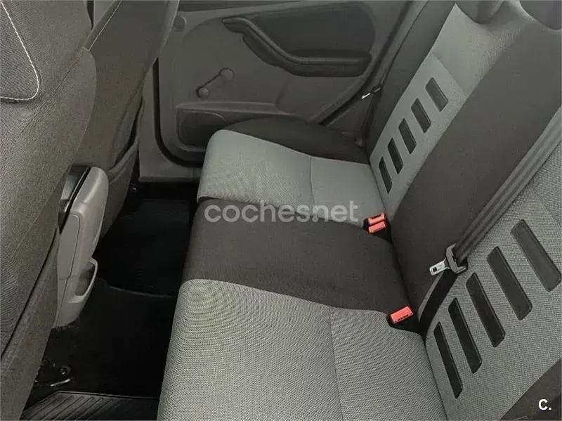 Usado Ford Focus Titanium 109 CV (80 kW) 2010 Azul Berlina