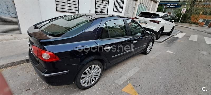 Usado Renault Laguna II Dynamique 130 CV (95 kW) 2006 Azul Berlina