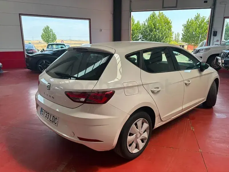 Usado Seat Leon Style 115 CV (84 kW) 2020 Blanco Berlina