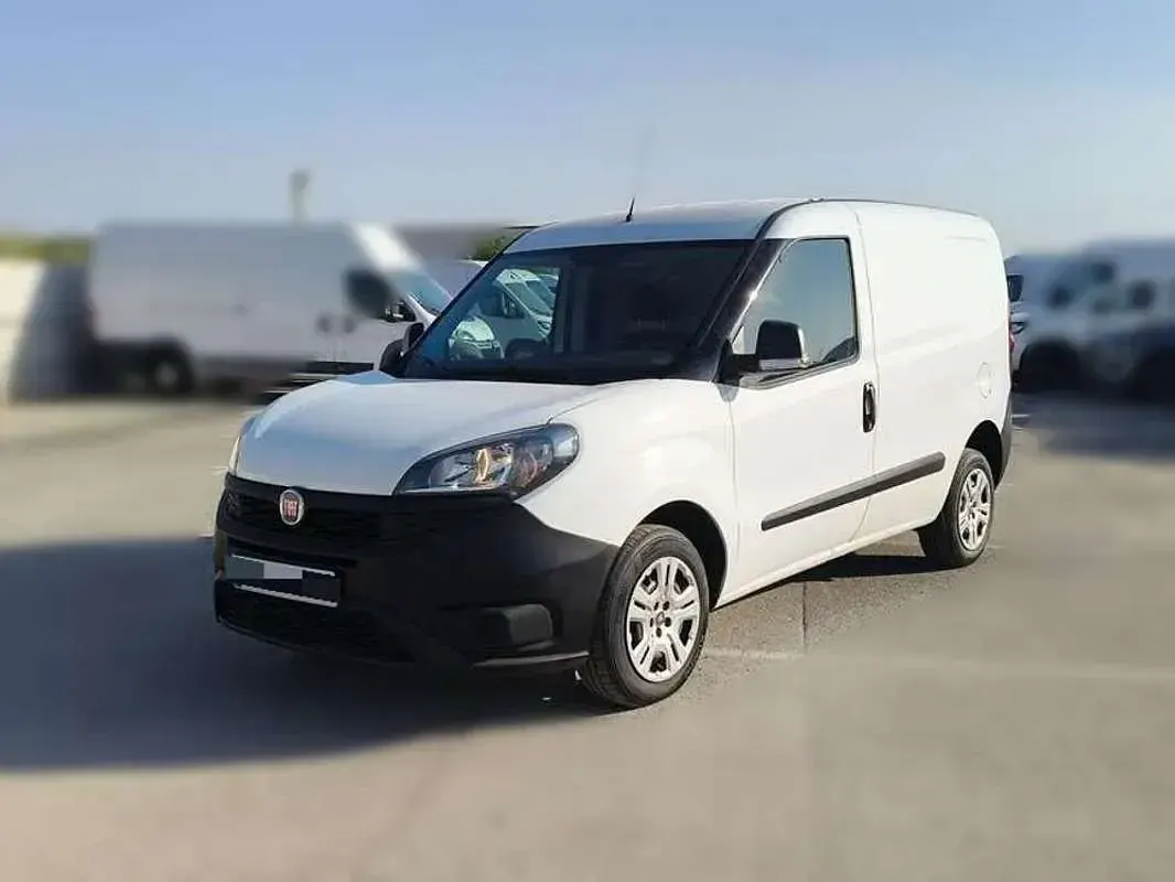Usado Fiat Doblò 95 CV (69 kW) 2021 Blanco Monovolumen