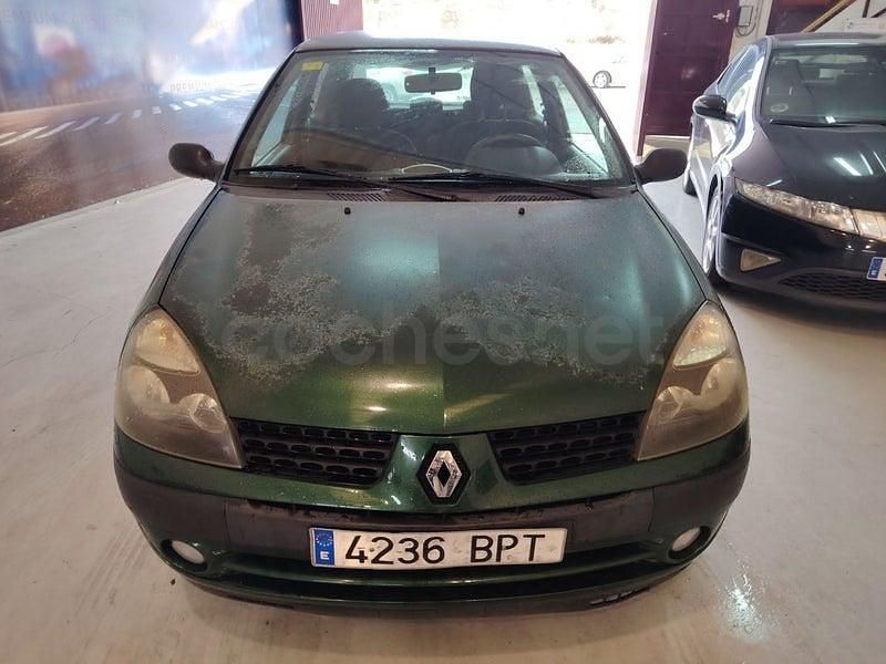 Usado Renault Clio II Expression 75 CV (55 kW) 2001 Verde Berlina