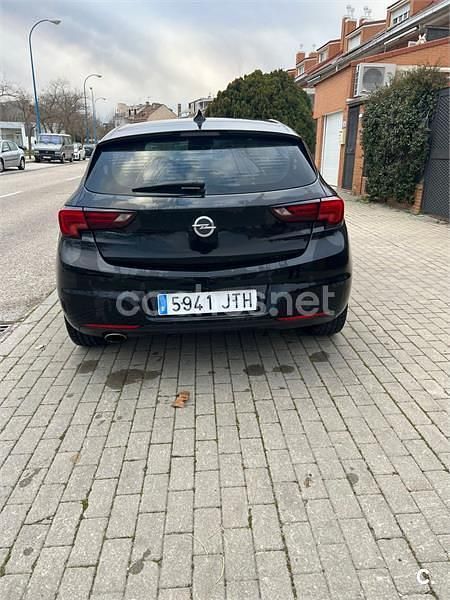 Usado Opel Astra 160 CV (117 kW) 2017 Negro Berlina