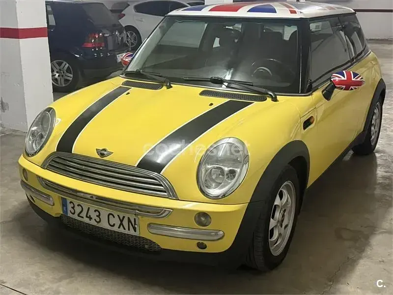 Usado Mini Cooper 115 CV (84 kW) 2004 Amarillo Utilitario