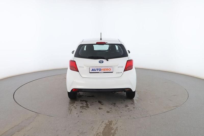 Usado Toyota Yaris Hybrid Active 101 CV (74 kW) 2016 Blanco Utilitario