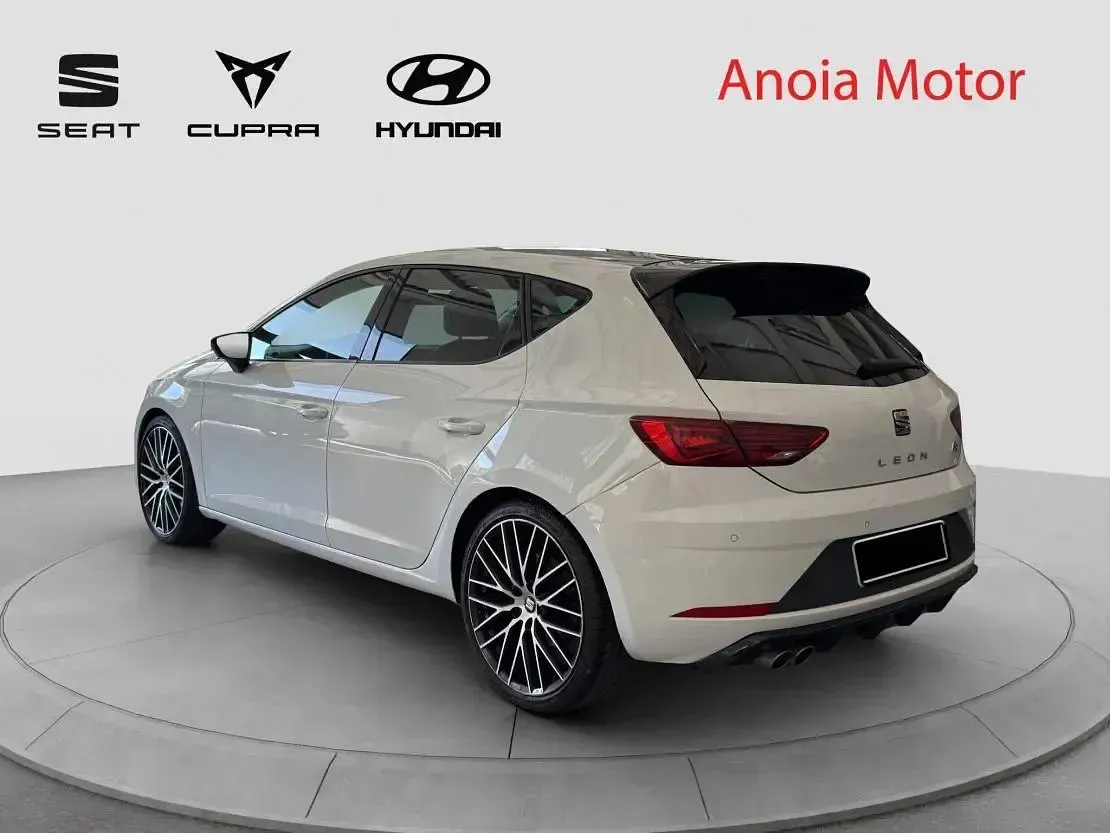 Usado Seat Leon FR 131 CV (96 kW) 2018 Blanco Berlina