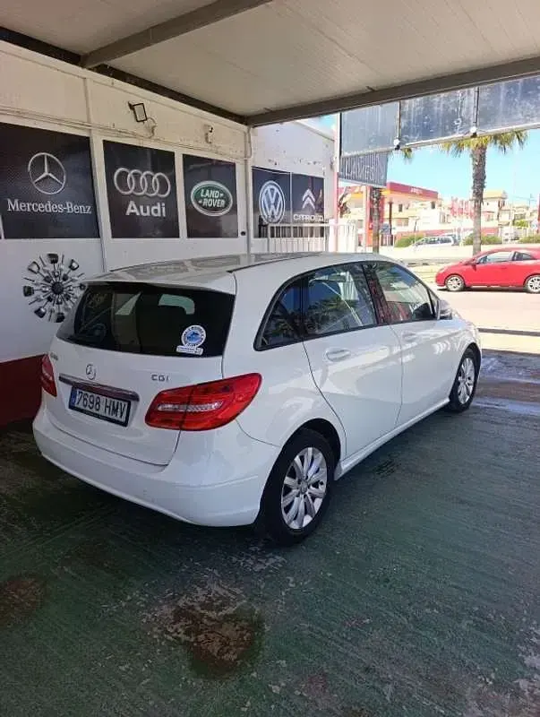 Usado Mercedes B200 136 CV (100 kW) 2013 Blanco Utilitario