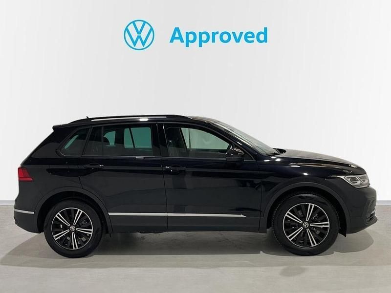 Usado VW Tiguan Life 150 CV (110 kW) 2023 Negro SUV