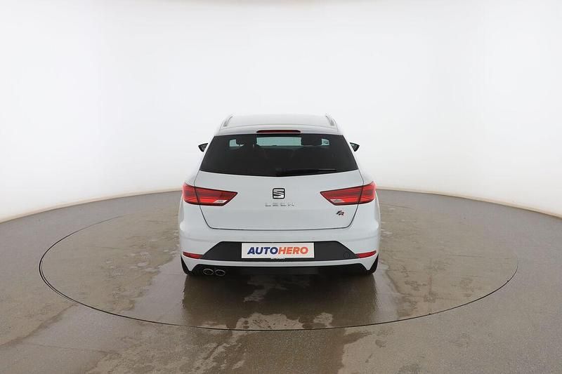 Usado Seat Leon FR 150 CV (110 kW) 2019 Blanco Familiar