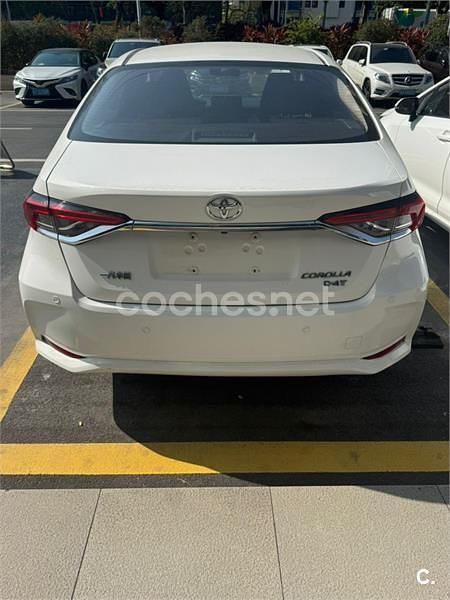 Usado Toyota Corolla Style 140 CV (102 kW) 2023 Blanco Berlina