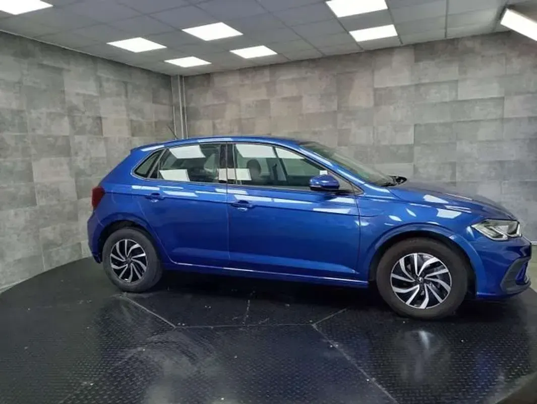 Usado VW Polo Life 95 CV (69 kW) 2022 Azul Utilitario