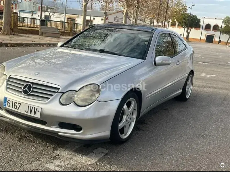 Usado Mercedes C220 143 CV (105 kW) 2002 Gris / plata Berlina