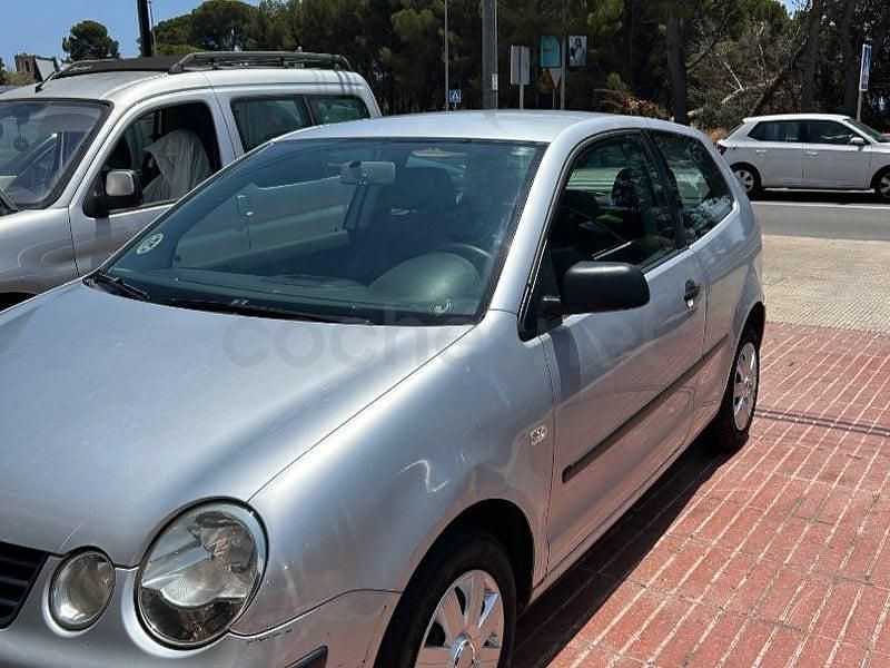 Usado VW Polo Conceptline 65 CV (47 kW) 2002 Gris / plata Berlina