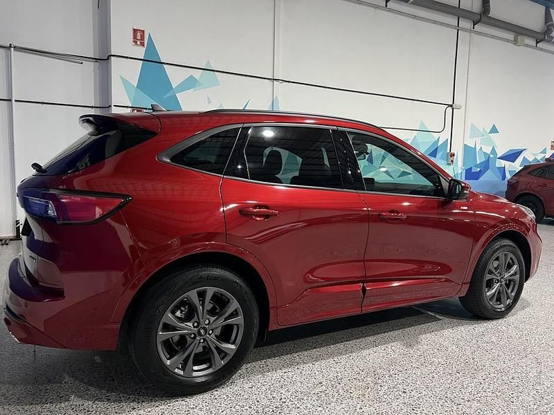 Usado Ford Kuga ST-Line X 225 CV (165 kW) 2022 Rojo SUV