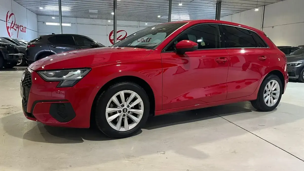 Usado Audi A3 Sportback e-tron 110 CV (80 kW) 2023 Rojo Utilitario