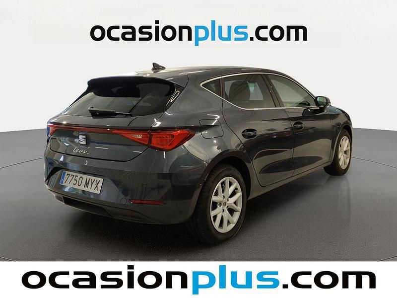 Usado Seat Leon Style 116 CV (85 kW) 2025 Gris / plata Berlina