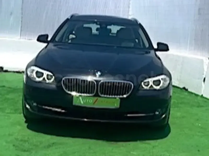 Usado BMW 530 Comfort Edition 258 CV (189 kW) 2013 Gris / plata Familiar