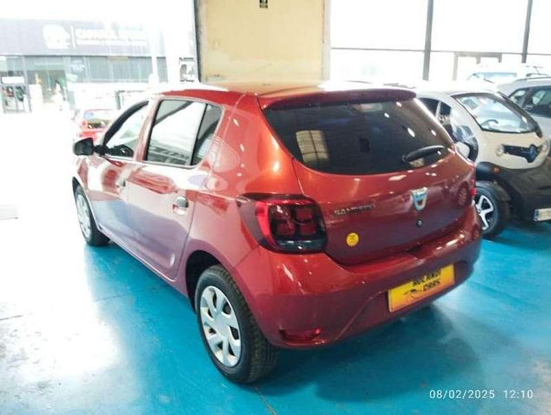 Usado Dacia Logan MCV Ambiance 75 CV (55 kW) 2016 Rojo Familiar