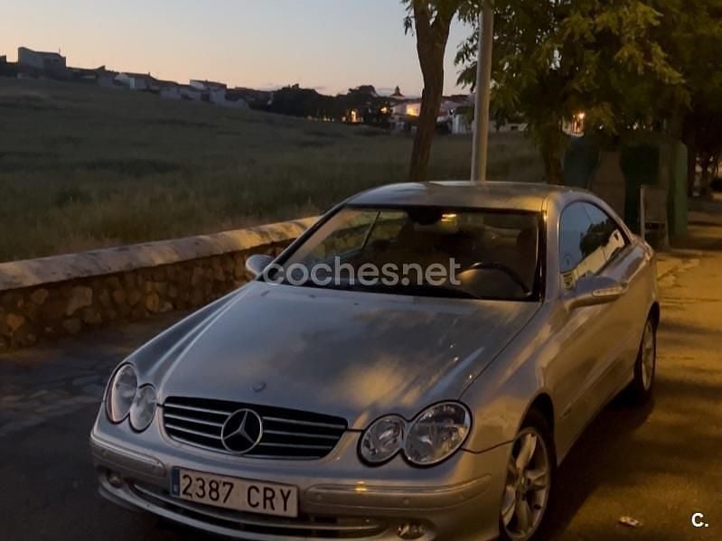 Usado Mercedes CLK270 Avantgarde 170 CV (125 kW) 2004 Gris / plata Coupe