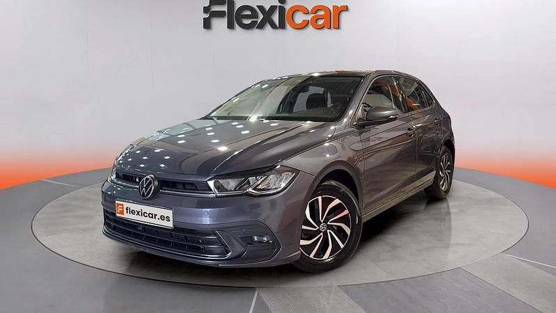 Usado VW Polo R-line 110 CV (80 kW) 2022 Gris Utilitario