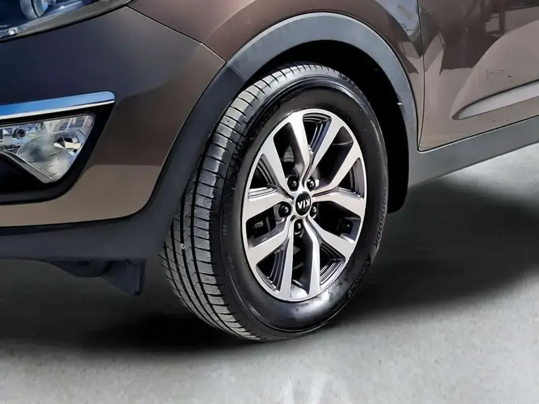 Usado Kia Sportage Plus 114 CV (83 kW) 2019 Marrón SUV