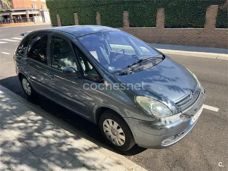 Usado Citroën Xsara Picasso Exclusive 92 CV (67 kW) 2007 Azul Monovolumen