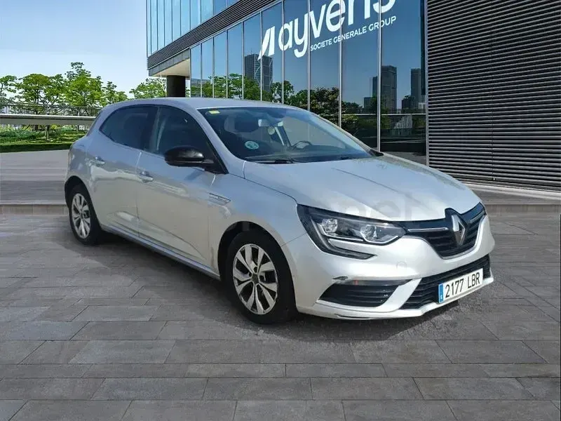 Usado Renault Mégane LIMITED 95 CV (69 kW) 2019 Gris / plata Berlina