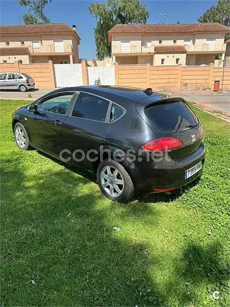 Usado Seat Leon Sport 140 CV (102 kW) 2007 Negro Utilitario