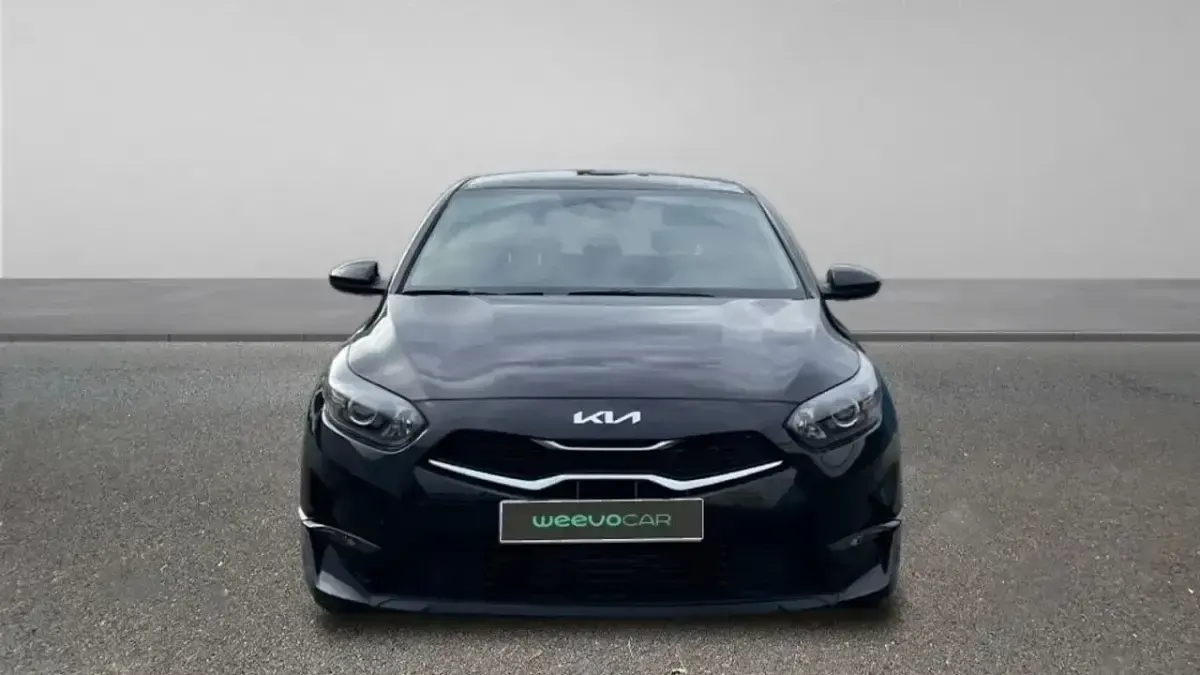 Usado Kia Ceed 100 CV (73 kW) 2024 Negro Utilitario
