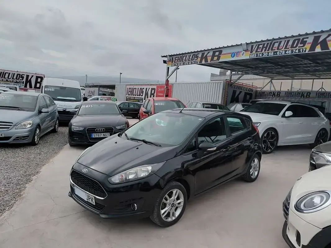 Usado Ford Fiesta Trend 82 CV (60 kW) 2016 Negro Utilitario