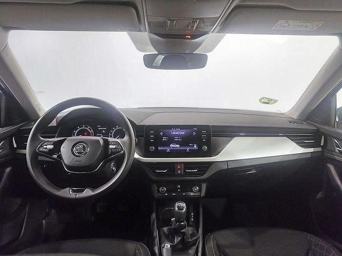 Usado Skoda Kamiq Selection 115 CV (84 kW) 2024 Gris plata SUV