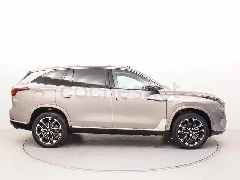 Nuevo MG MGS9 299 CV (219 kW) 2026 Gris / plata SUV