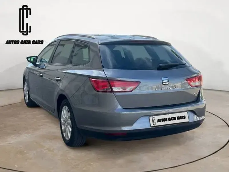 Usado Seat Leon CONNECT 110 CV (80 kW) 2016 Gris / plata Familiar