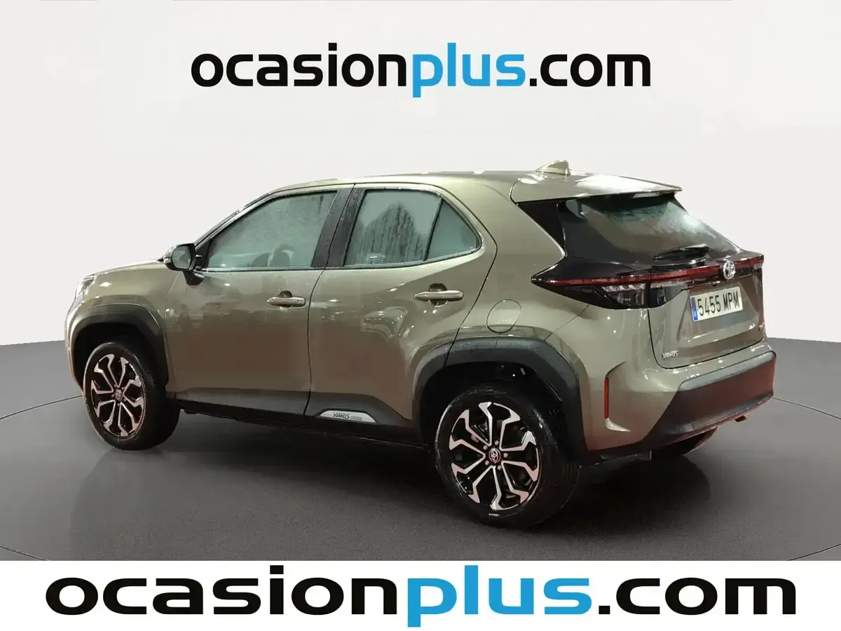 Usado Toyota Yaris Hybrid Active 116 CV (85 kW) 2024 Marrón Pickup/Camioneta