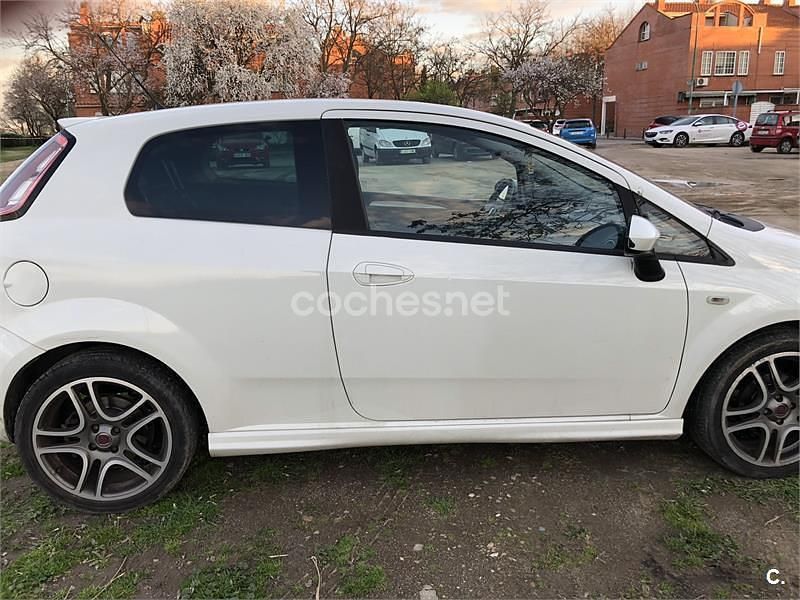 Usado Fiat Punto Evo Sport 105 CV (77 kW) 2010 Blanco Utilitario