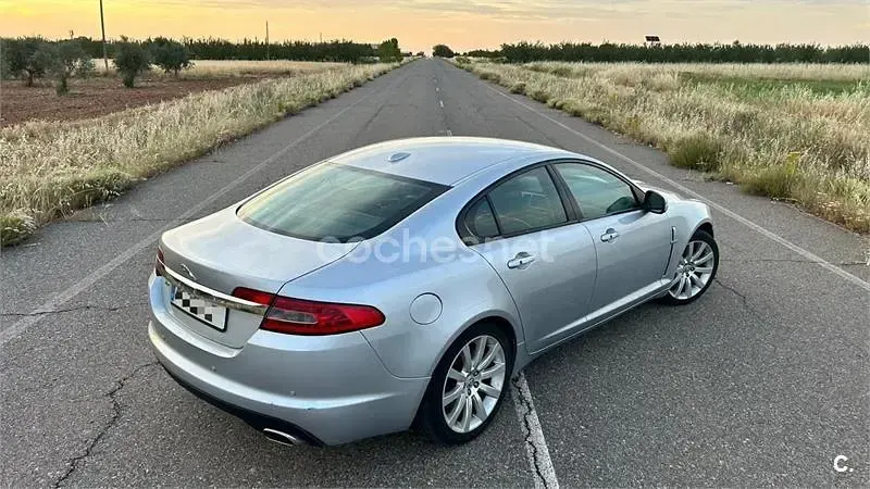 Usado Jaguar XF Premium Luxury 238 CV (175 kW) 2009 Gris / plata Berlina