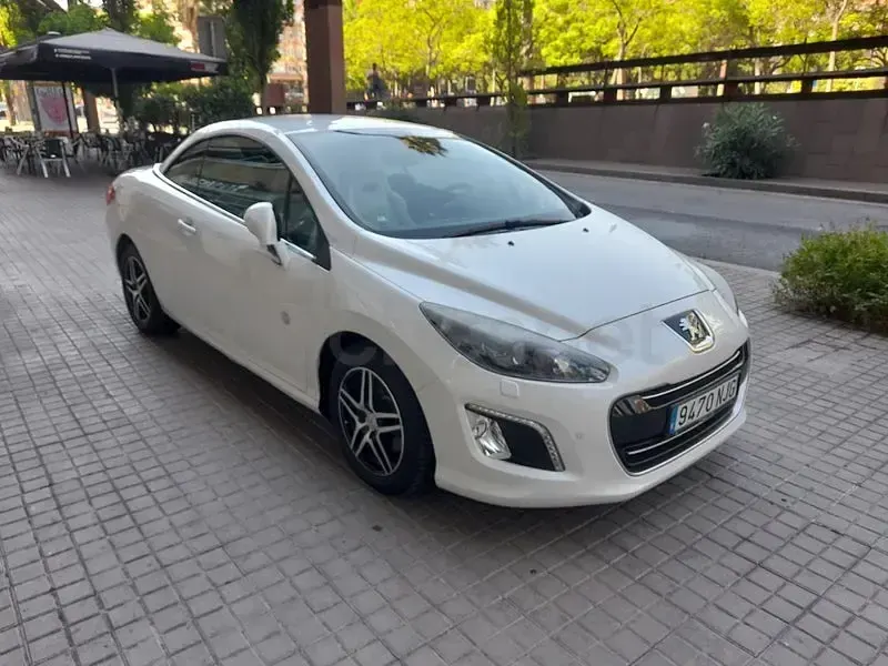 Usado Peugeot 308 CC Active 122 CV (89 kW) 2012 Blanco Descapotable