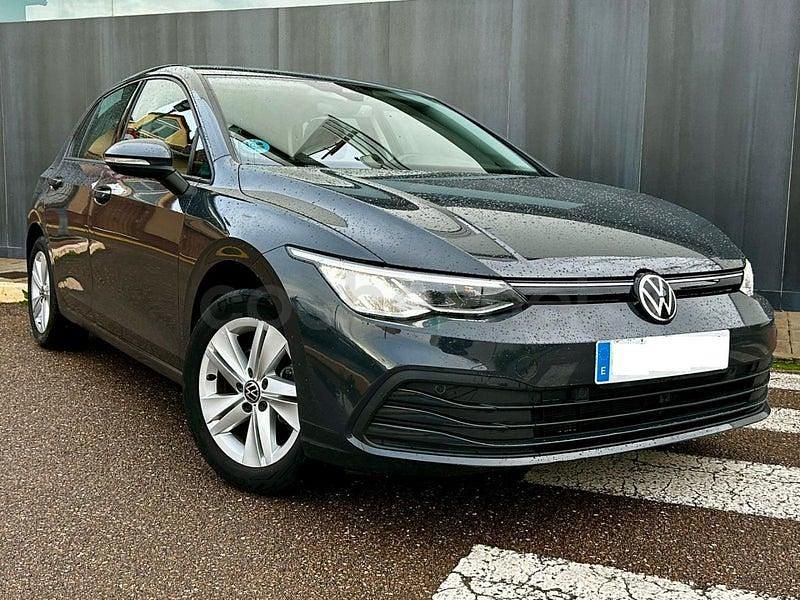 Usado VW Golf VIII Life 116 CV (85 kW) 2023 Gris / plata Berlina