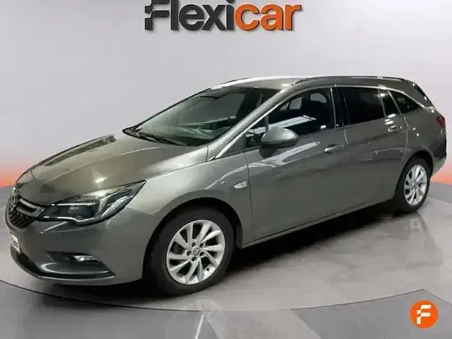 Usado Opel Astra Dynamic 150 CV (110 kW) 2019 Gris Utilitario