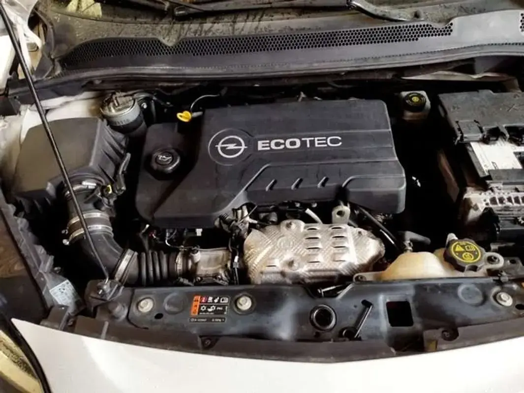 Usado Opel Corsa Expression 95 CV (69 kW) 2017 Blanco Utilitario