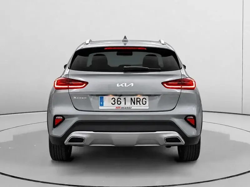 Usado Kia XCeed 136 CV (100 kW) 2022 Gris / plata SUV