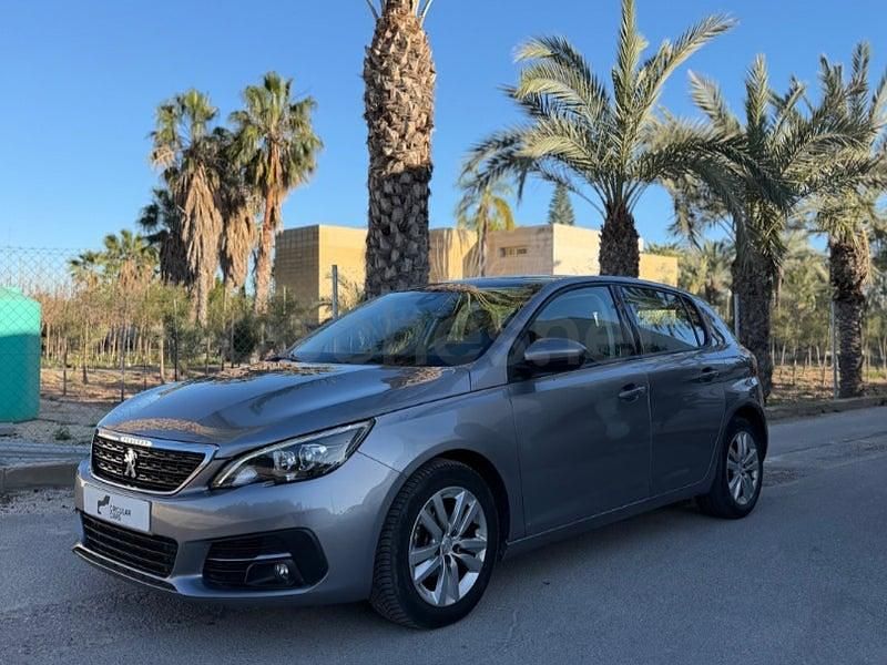 Usado Peugeot 308 Active 100 CV (73 kW) 2017 Gris / plata Berlina