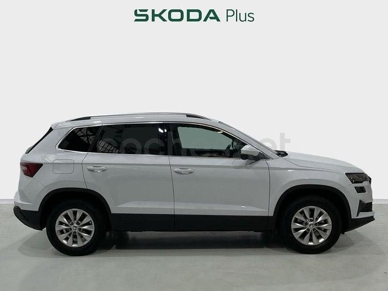 Usado Skoda Karoq Ambition 110 CV (80 kW) 2022 Blanco SUV