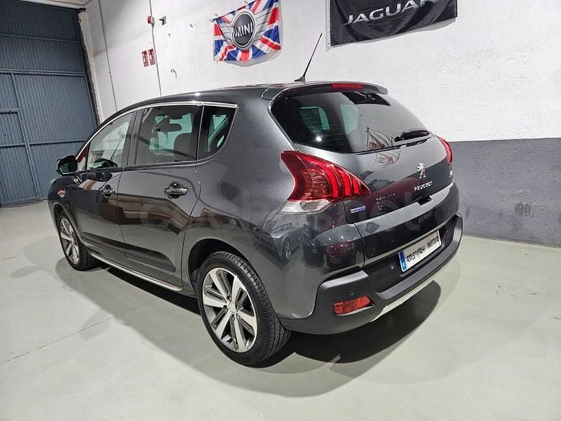 Usado Peugeot 3008 Allure 120 CV (88 kW) 2016 Gris / plata Berlina