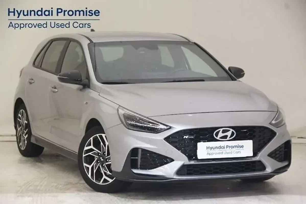 Usado Hyundai i30 N Line 97 CV (71 kW) 2025 Plateado Utilitario