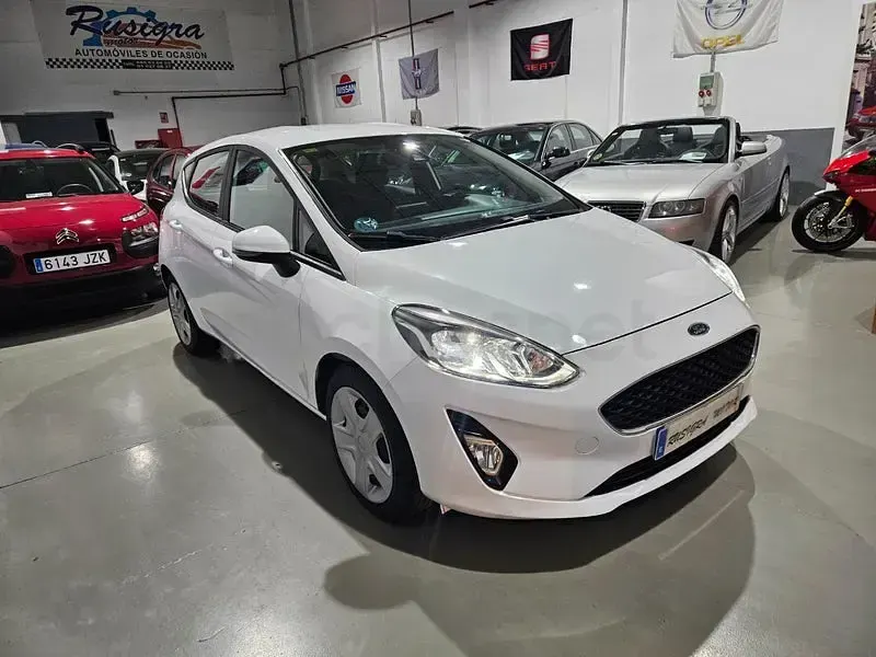 Usado Ford Fiesta Limited 75 CV (55 kW) 2020 Blanco Utilitario