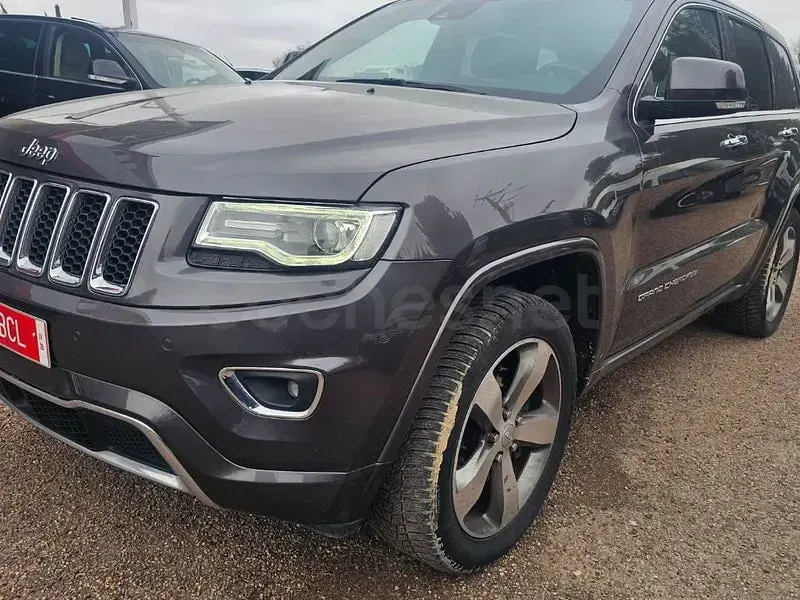 Usado Jeep Grand Cherokee Overland 250 CV (183 kW) 2016 Gris / plata SUV